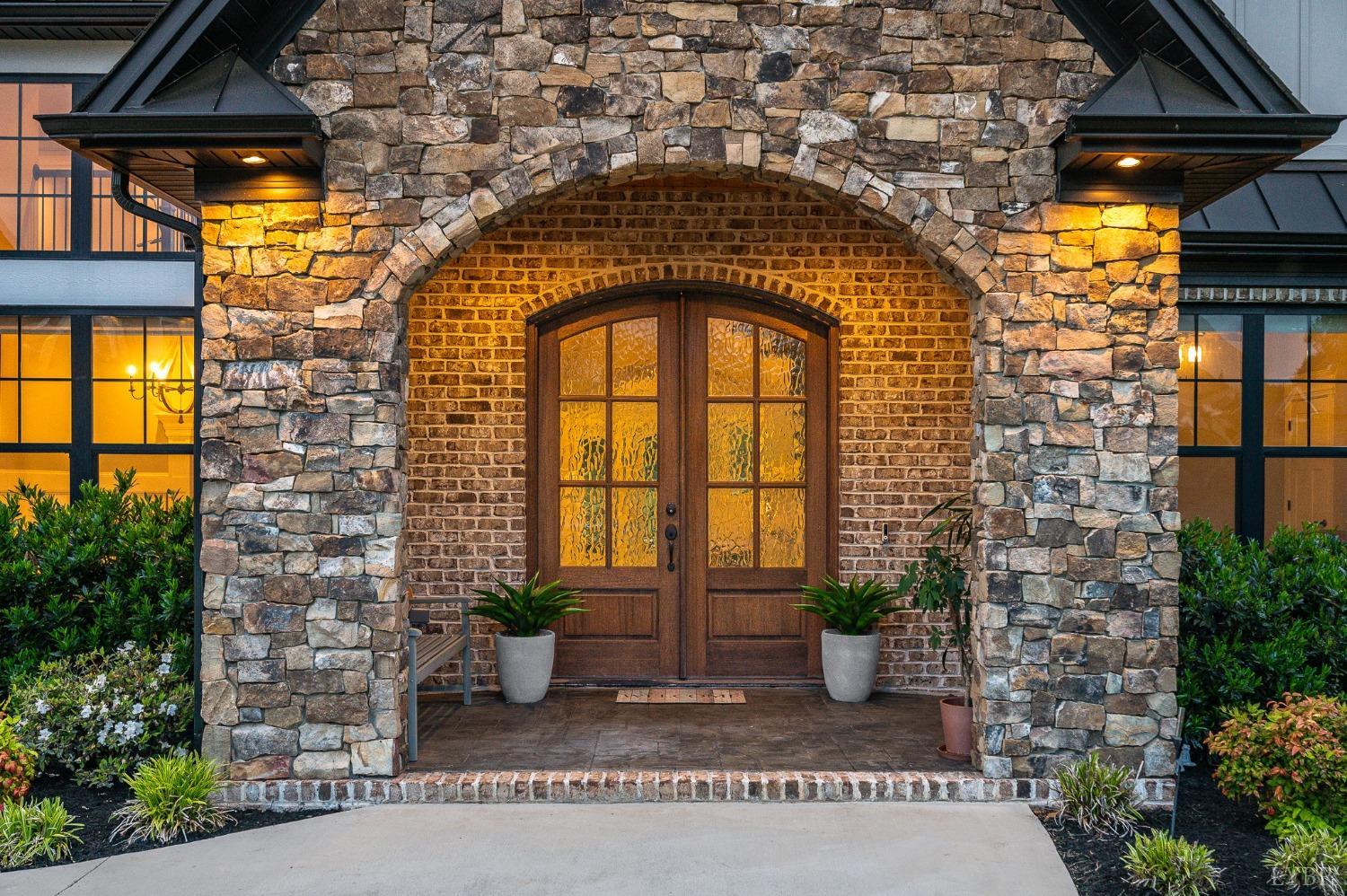 1836 Lake Manor Drive