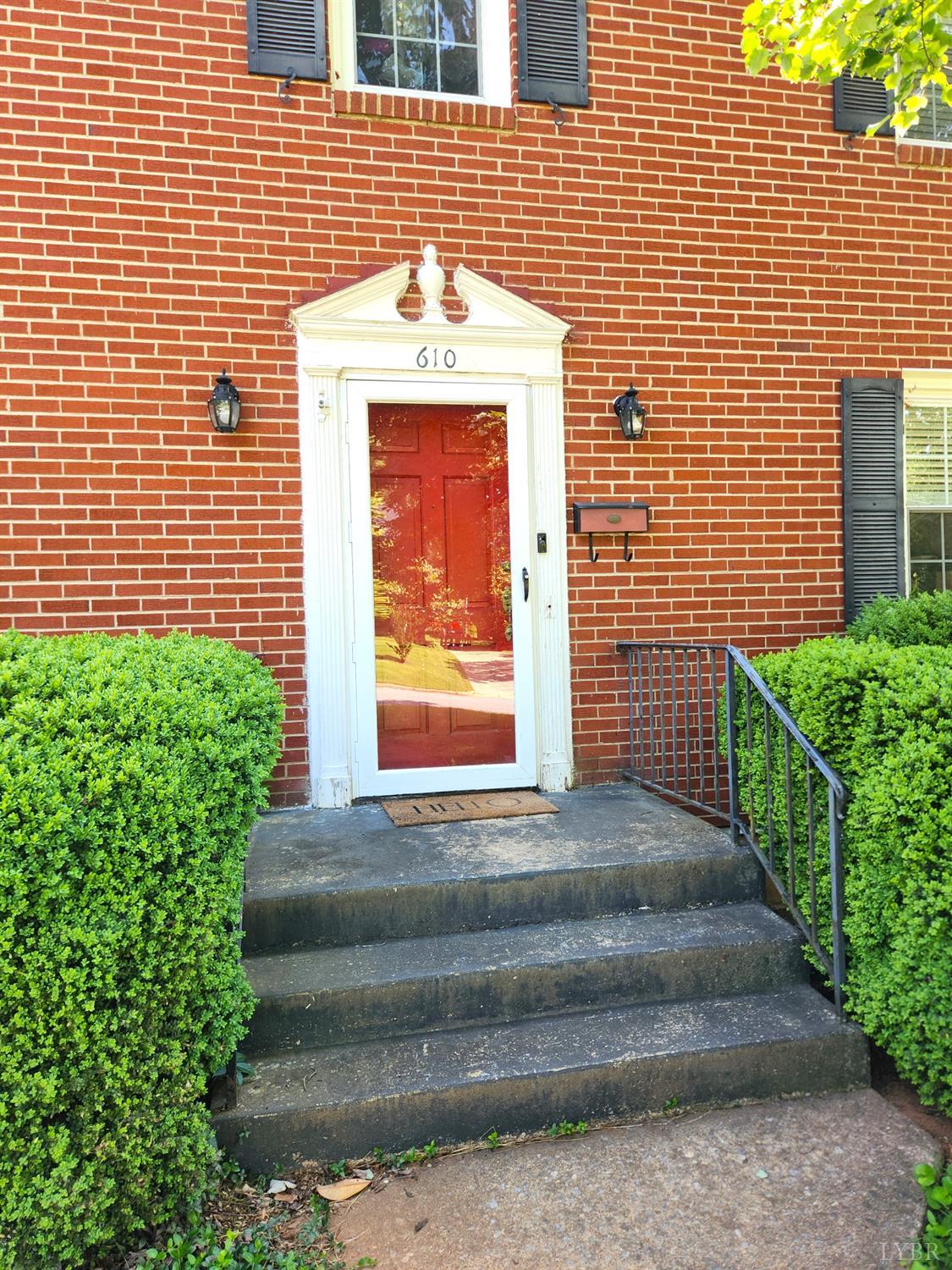 610 Dumas Street