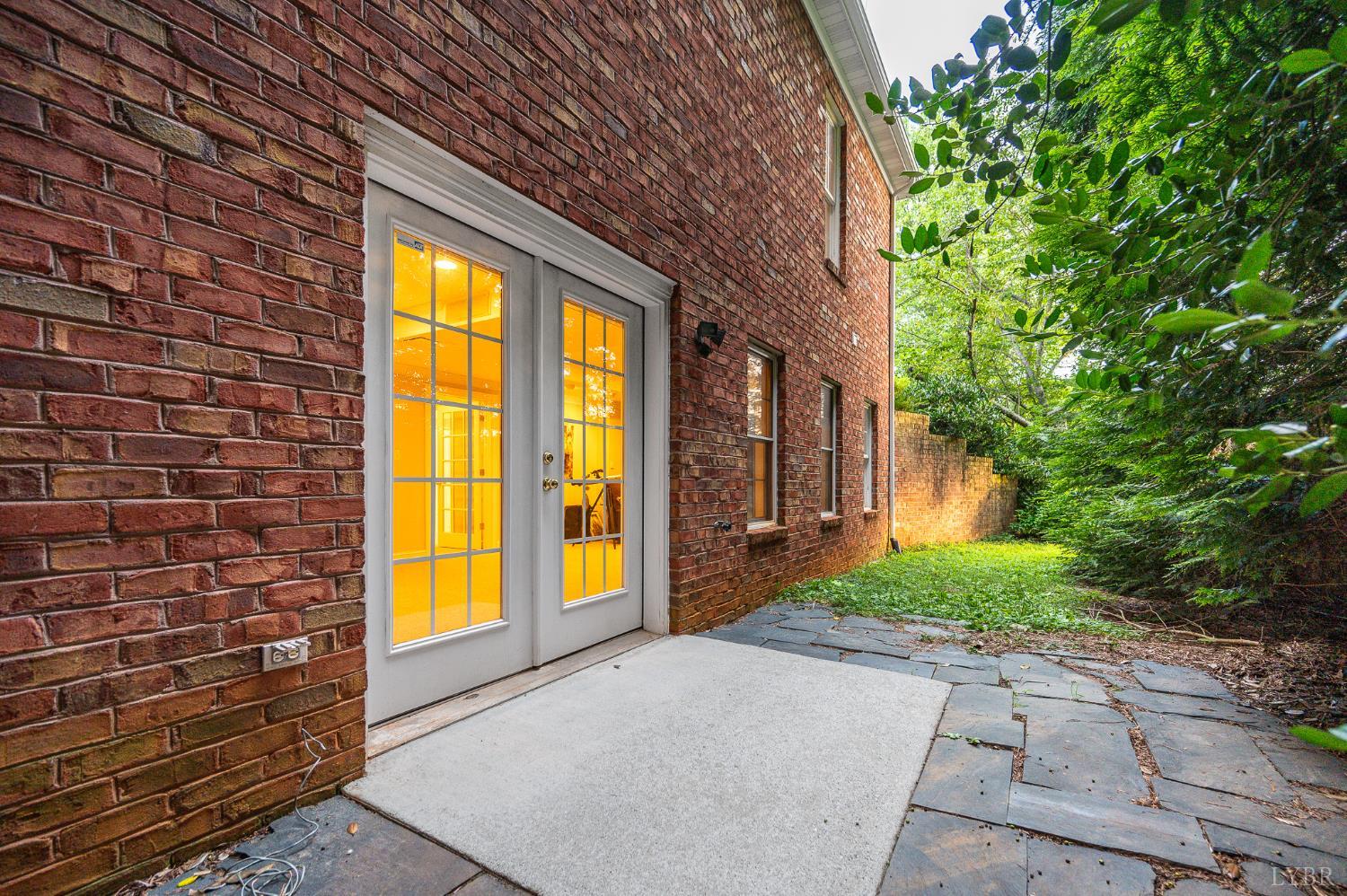 1227 Jefferson Dr W