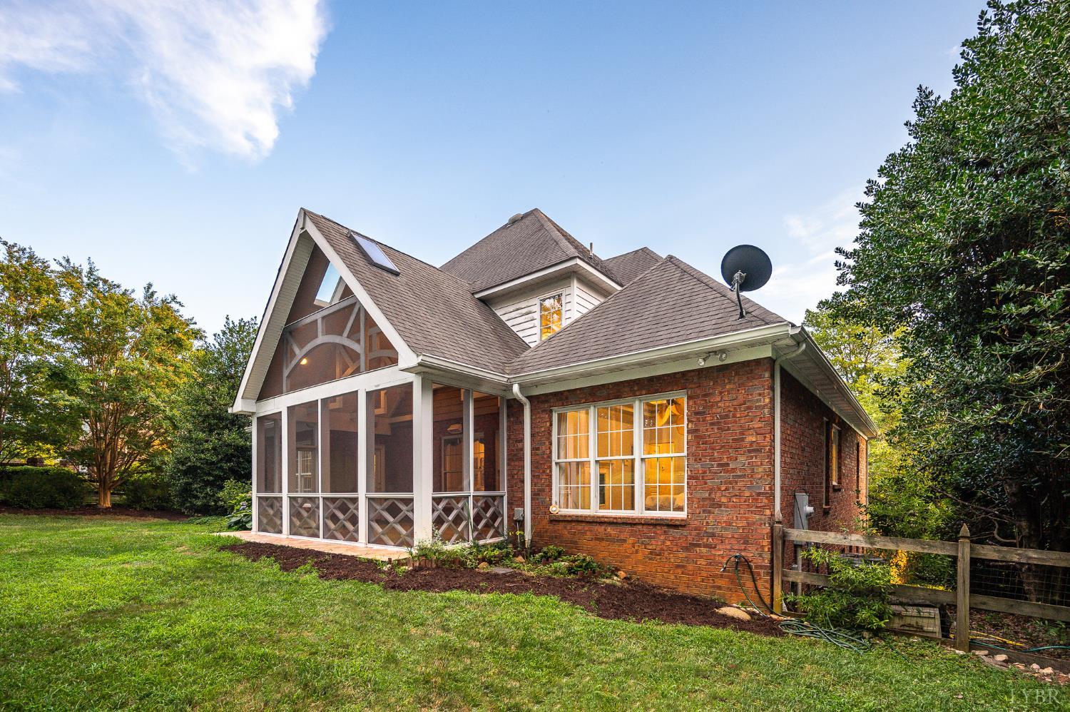 1227 Jefferson Dr W