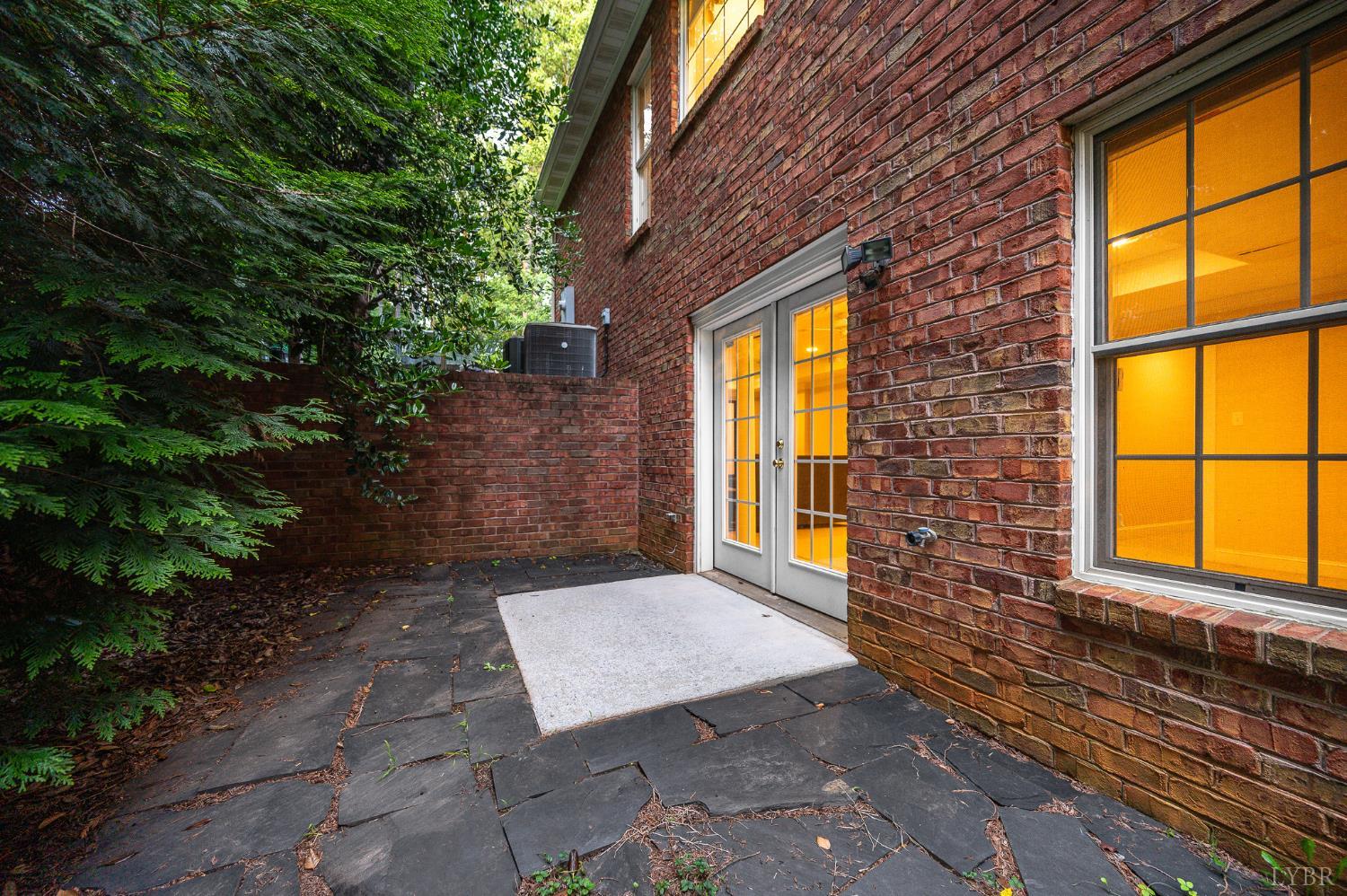 1227 Jefferson Dr W