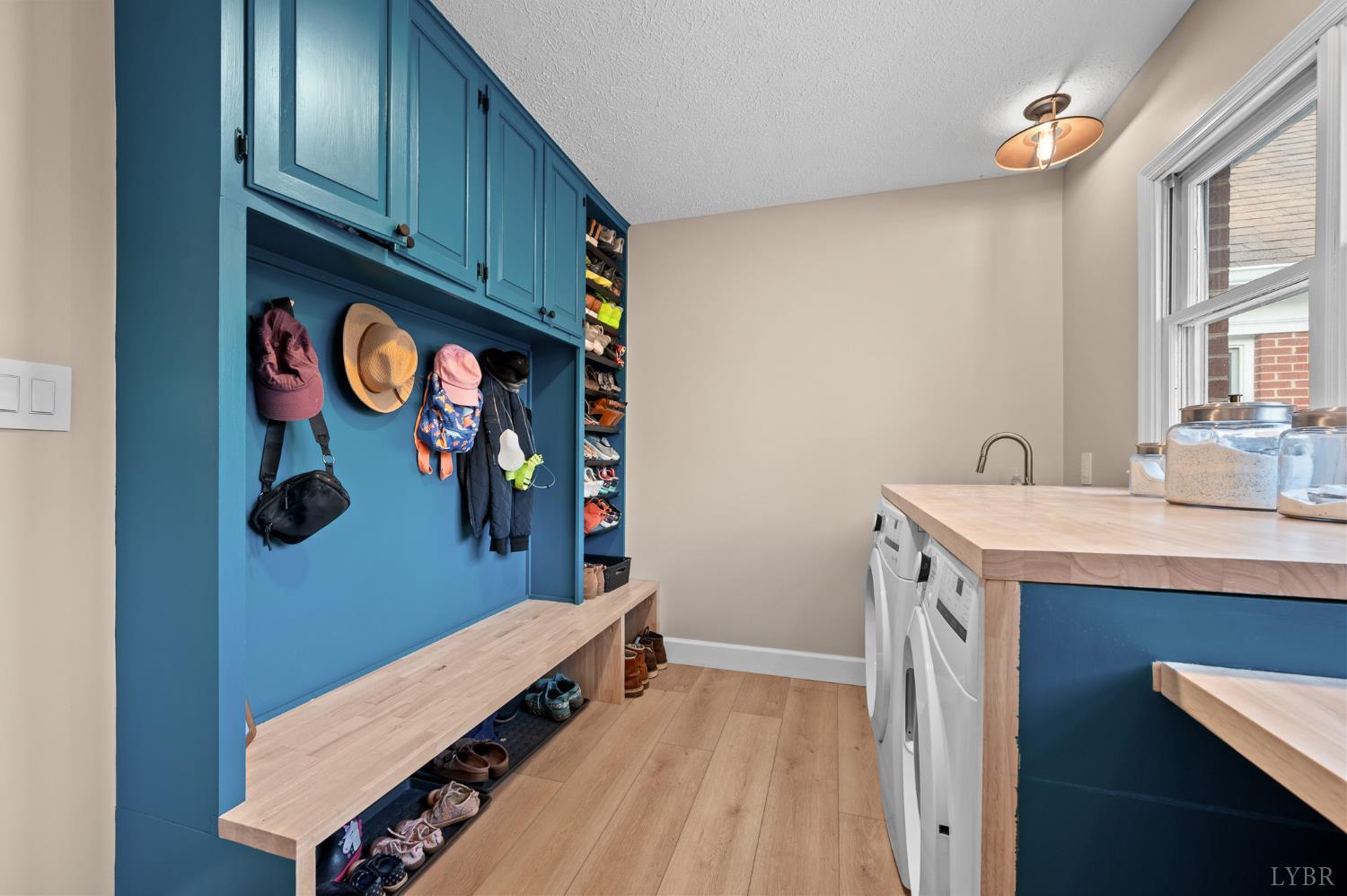 405 Meadowridge Drive