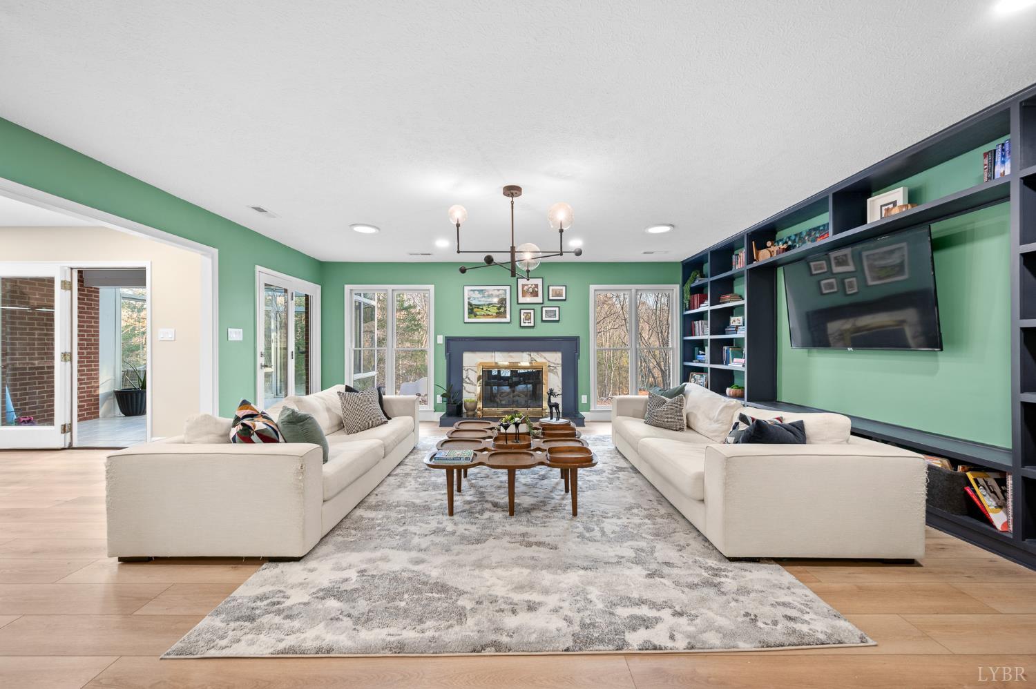 405 Meadowridge Drive