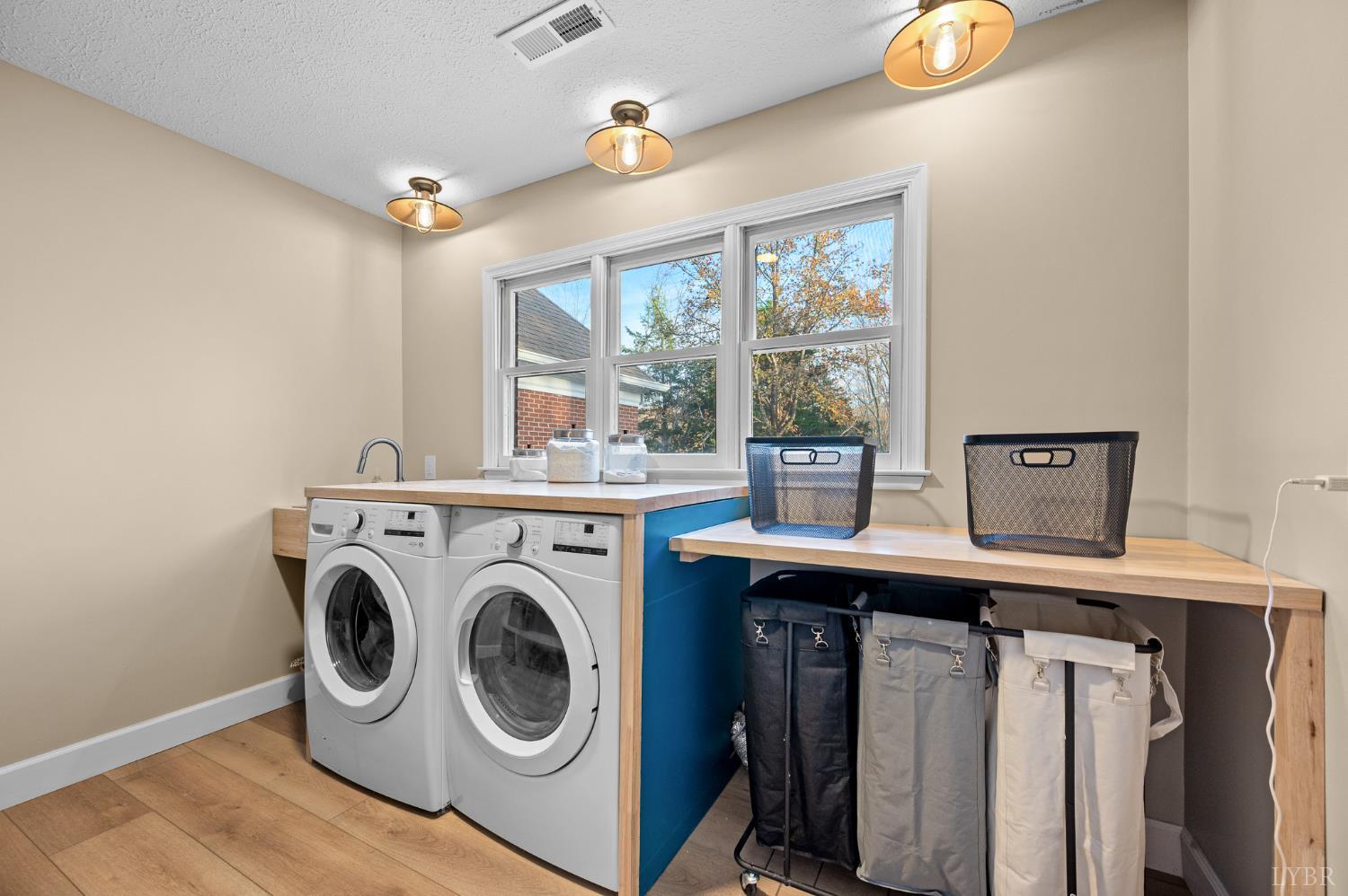 405 Meadowridge Drive