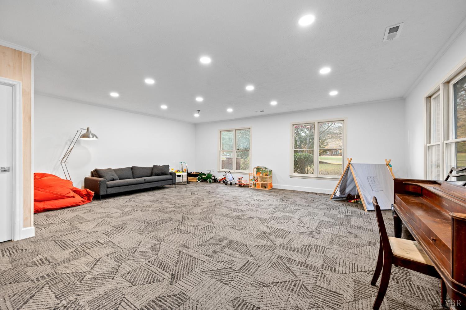 405 Meadowridge Drive