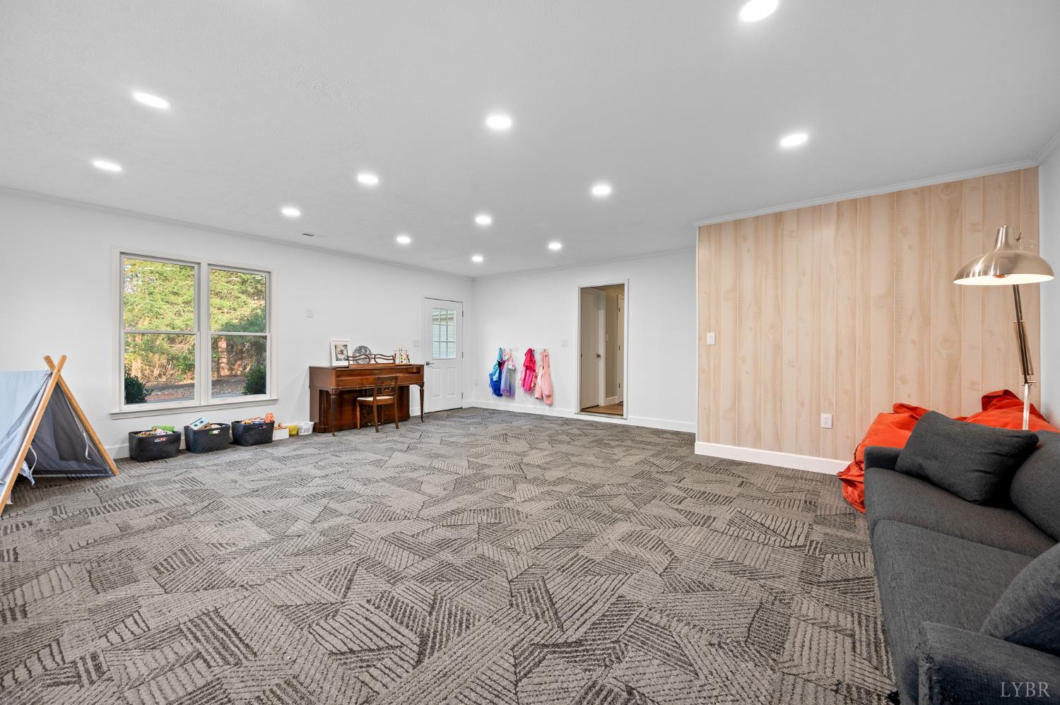 405 Meadowridge Drive