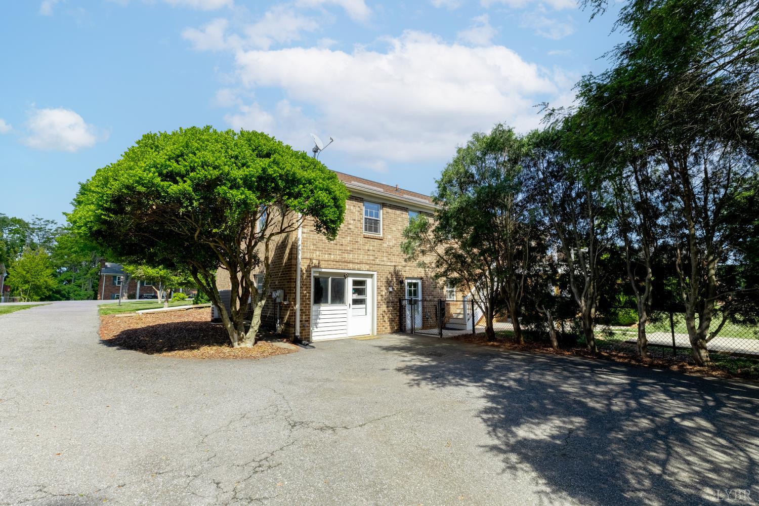 1121 Moreview Drive