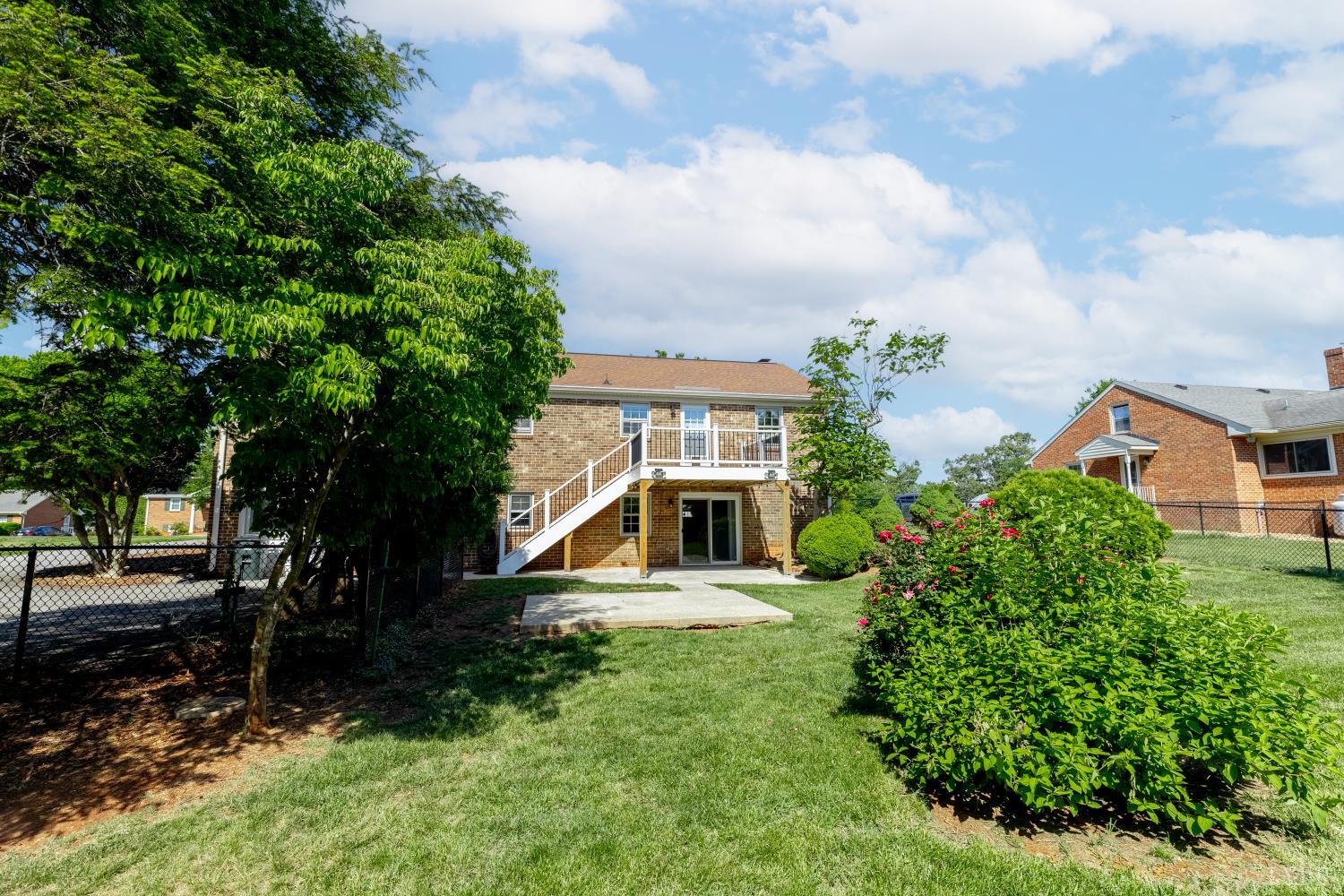 1121 Moreview Drive