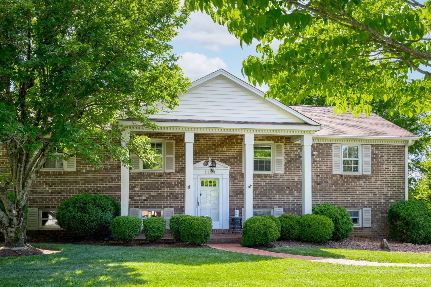 1121 Moreview Drive