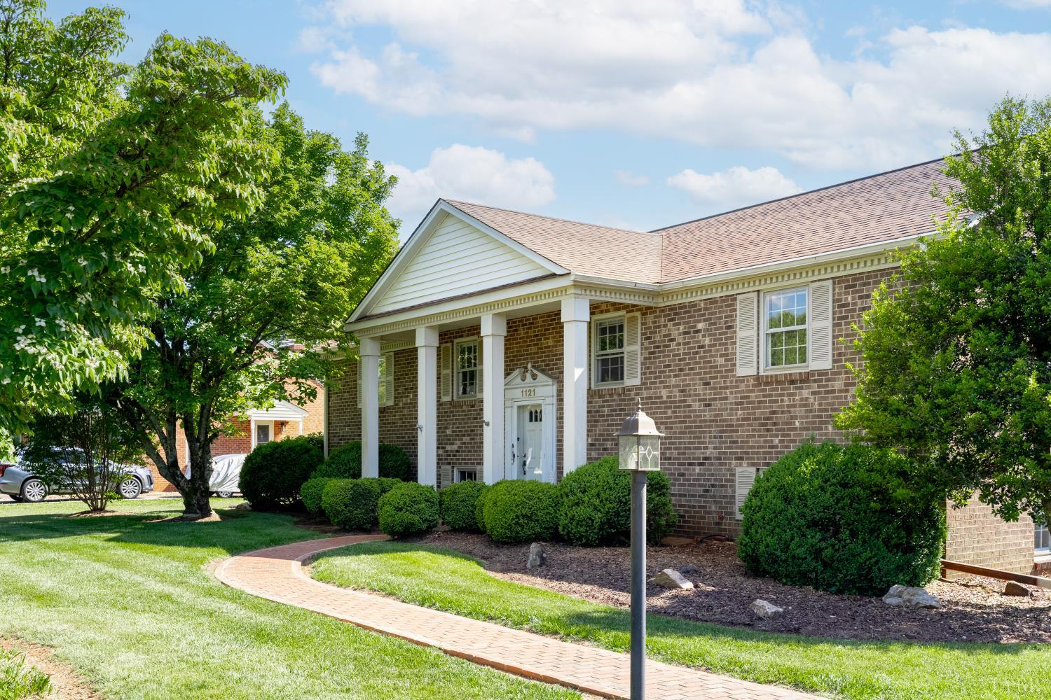 1121 Moreview Drive