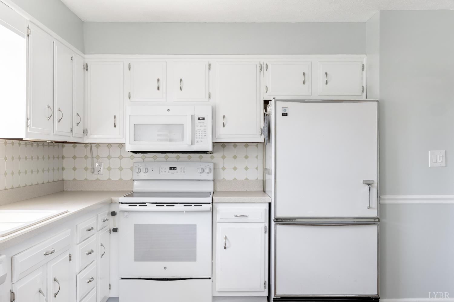 1121 Moreview Drive