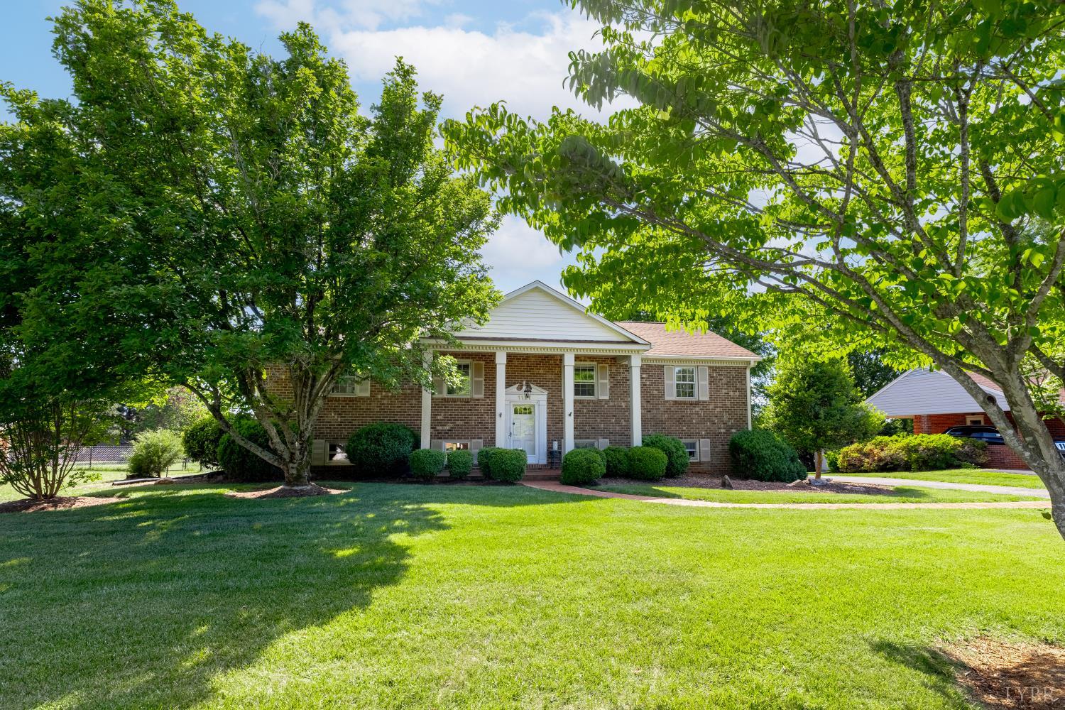 1121 Moreview Drive