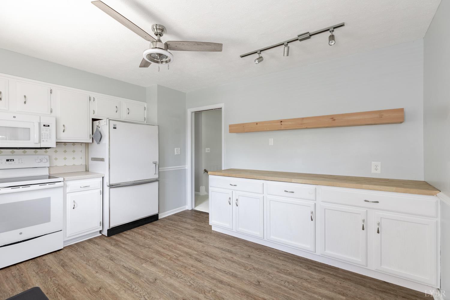 1121 Moreview Drive