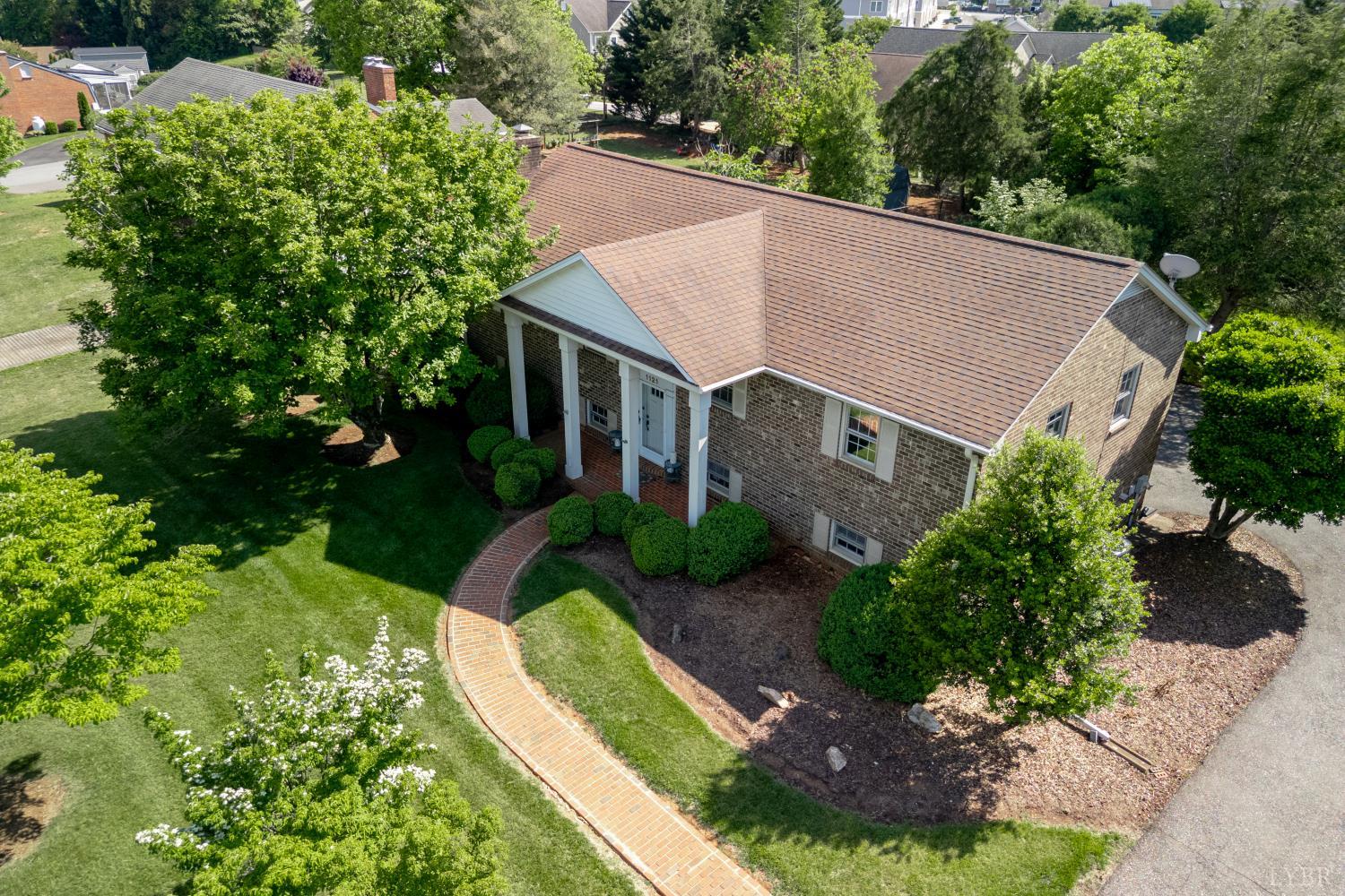 1121 Moreview Drive