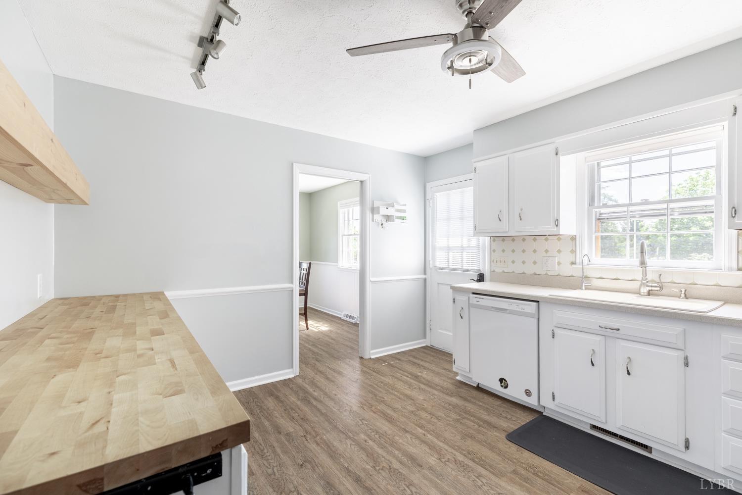 1121 Moreview Drive