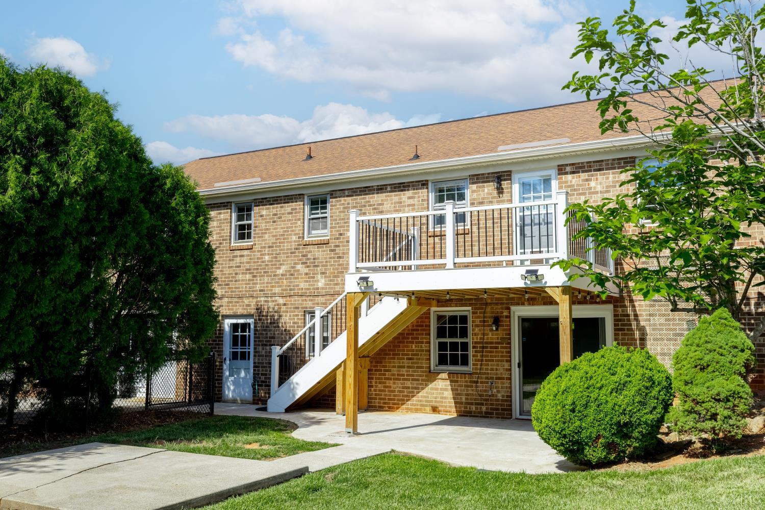 1121 Moreview Drive