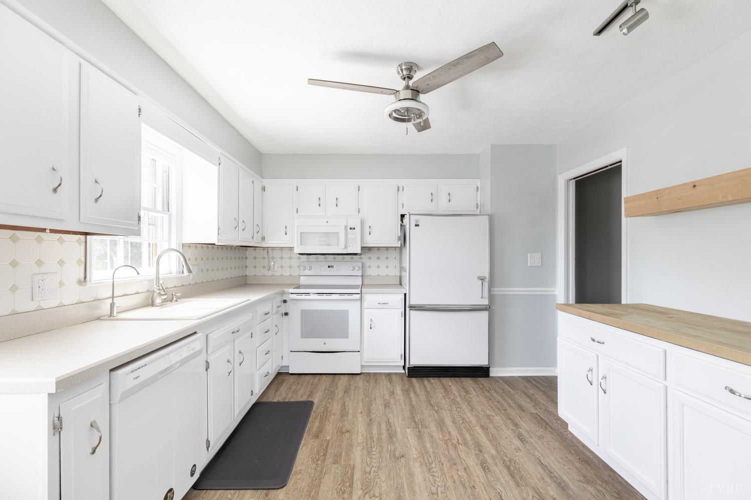 1121 Moreview Drive