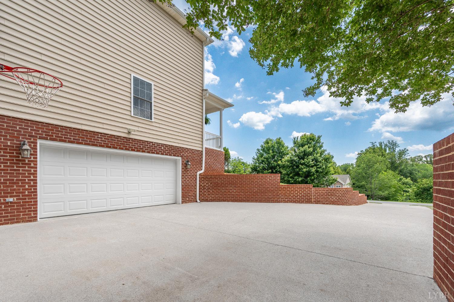 1075 Hooper Woods Drive