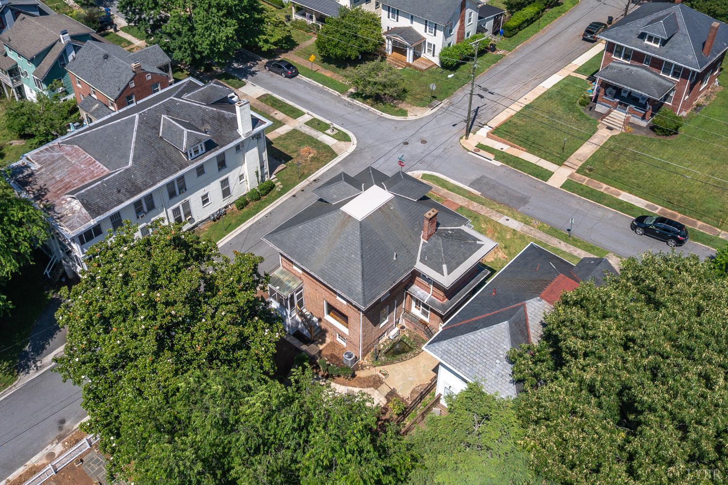 240 Warwick Lane