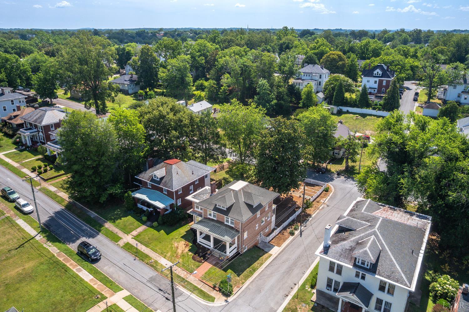 240 Warwick Lane