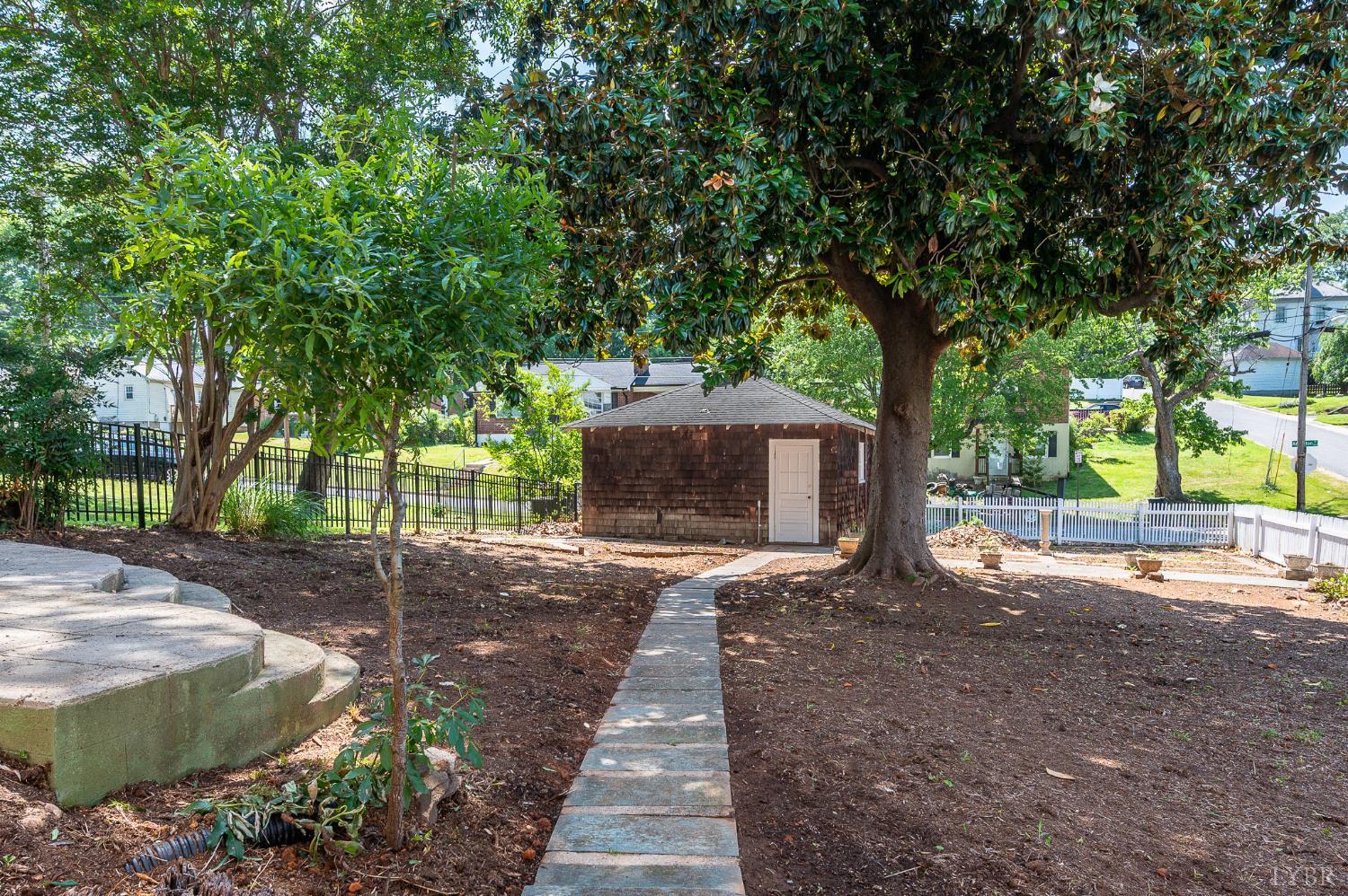 240 Warwick Lane