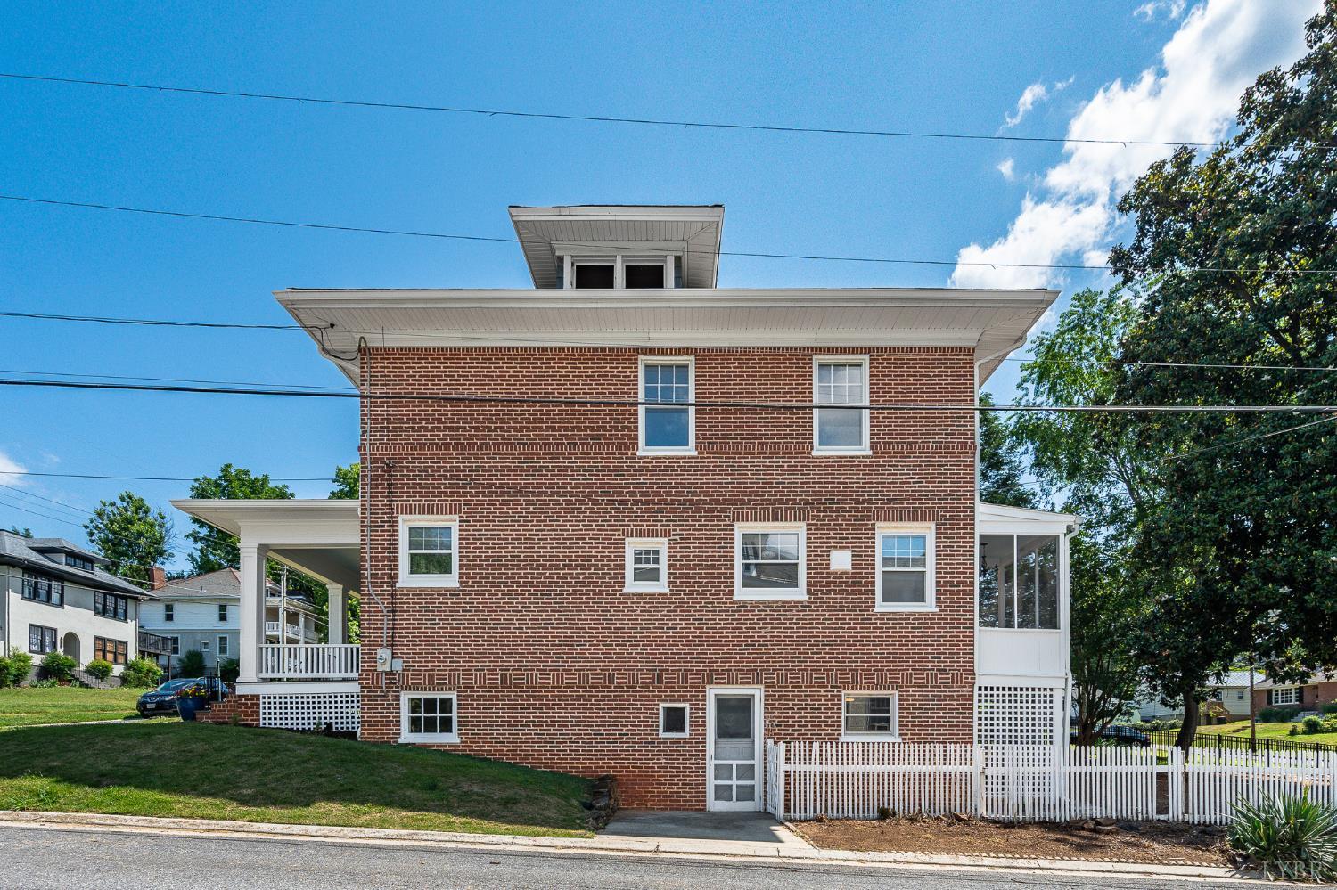 240 Warwick Lane