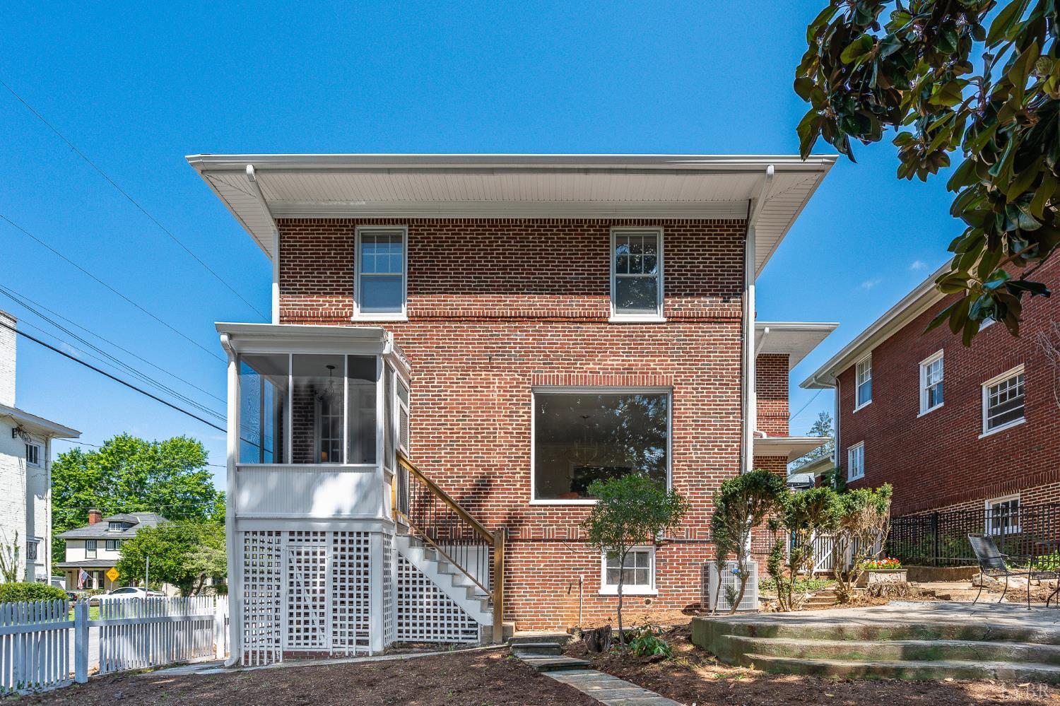240 Warwick Lane