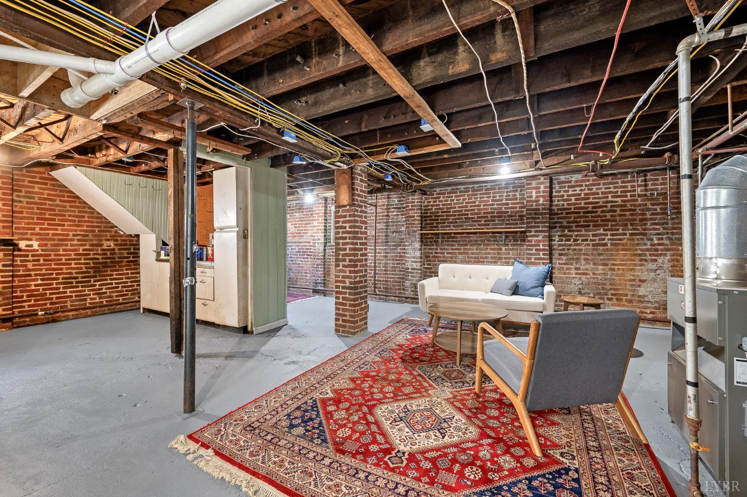 240 Warwick Lane