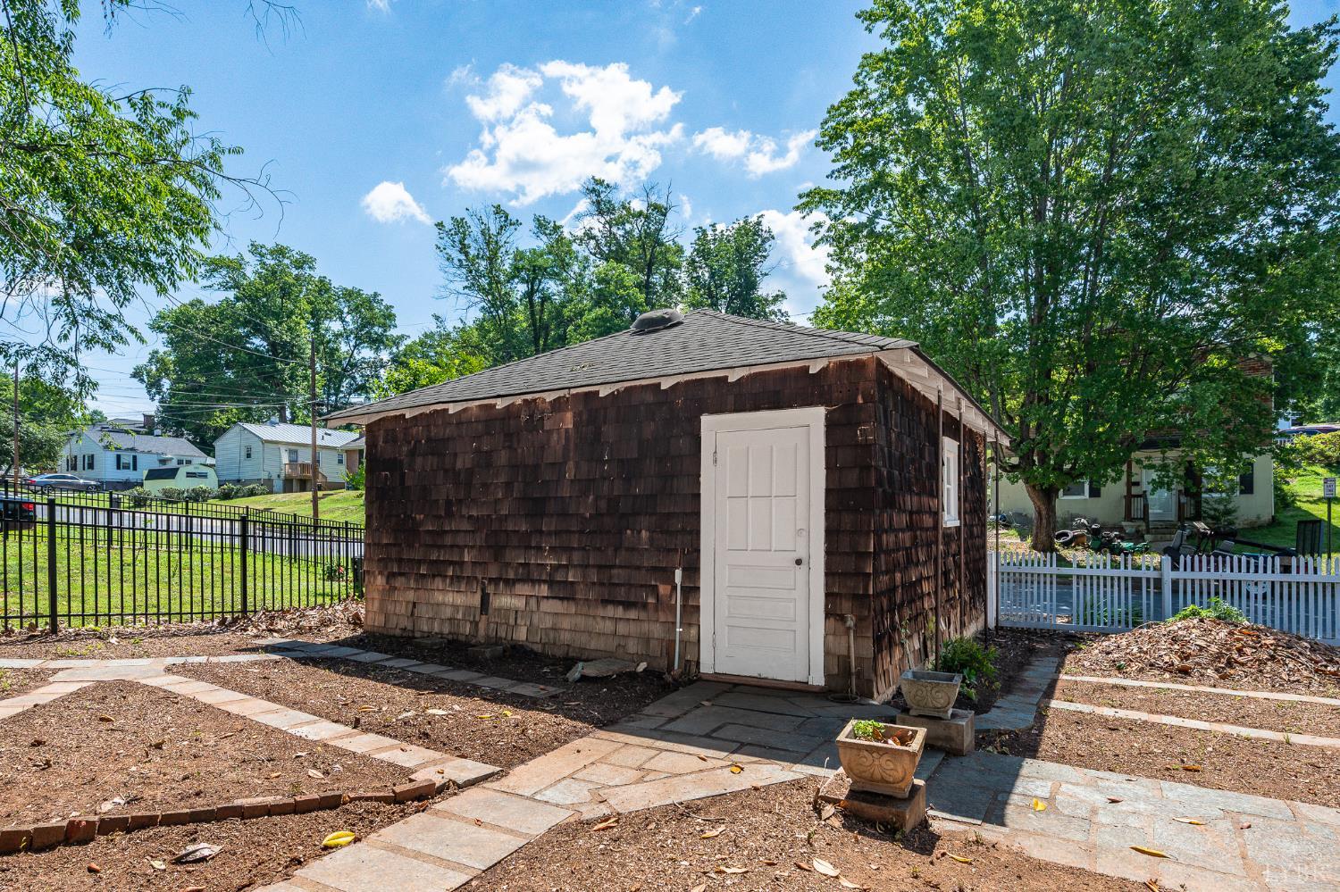 240 Warwick Lane