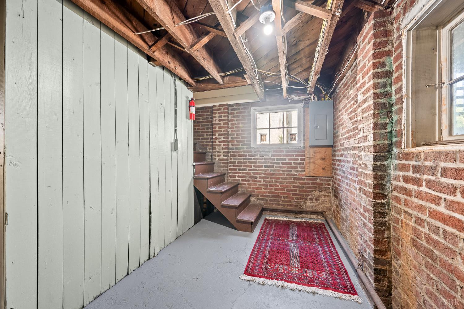 240 Warwick Lane