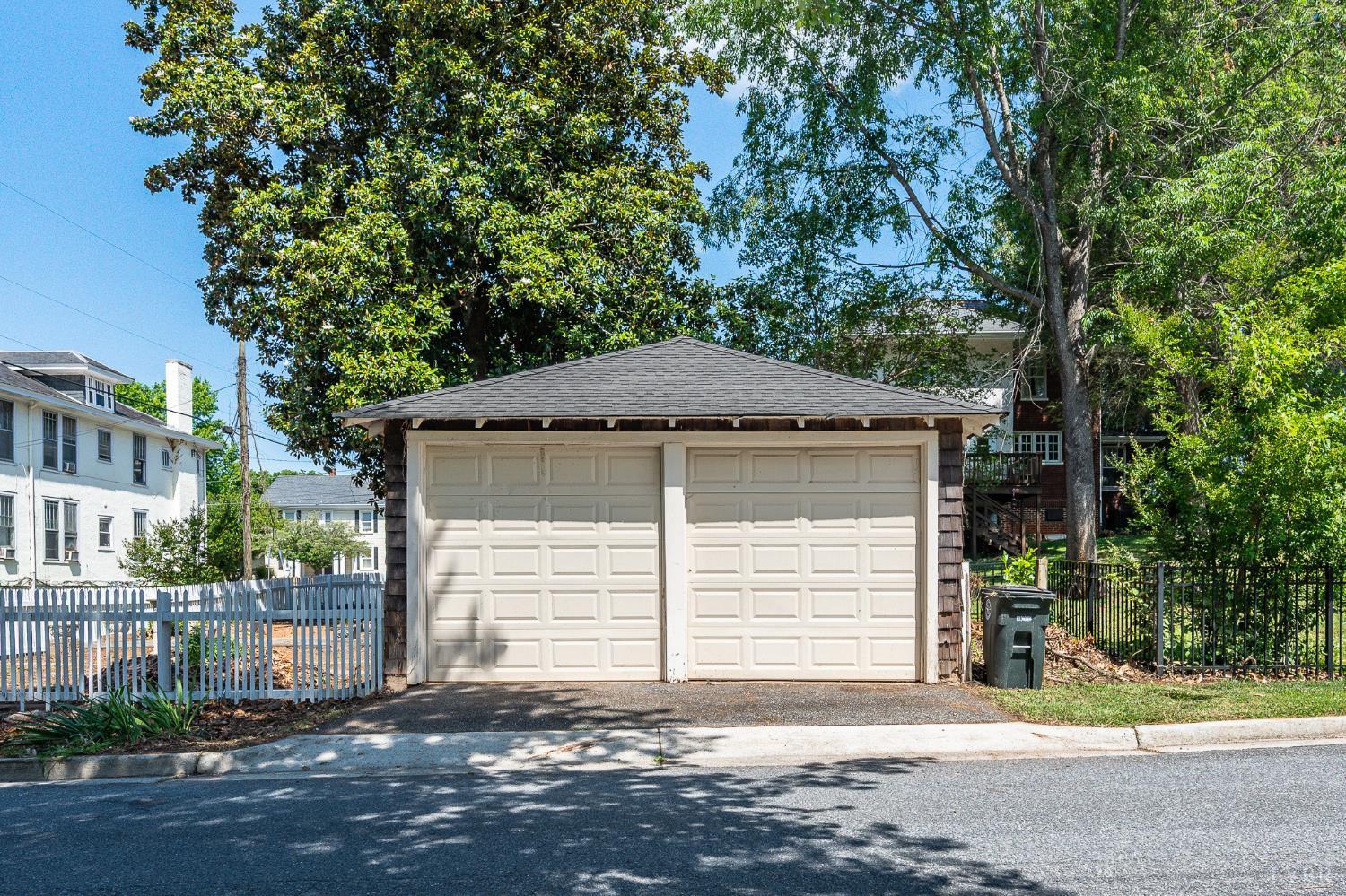 240 Warwick Lane
