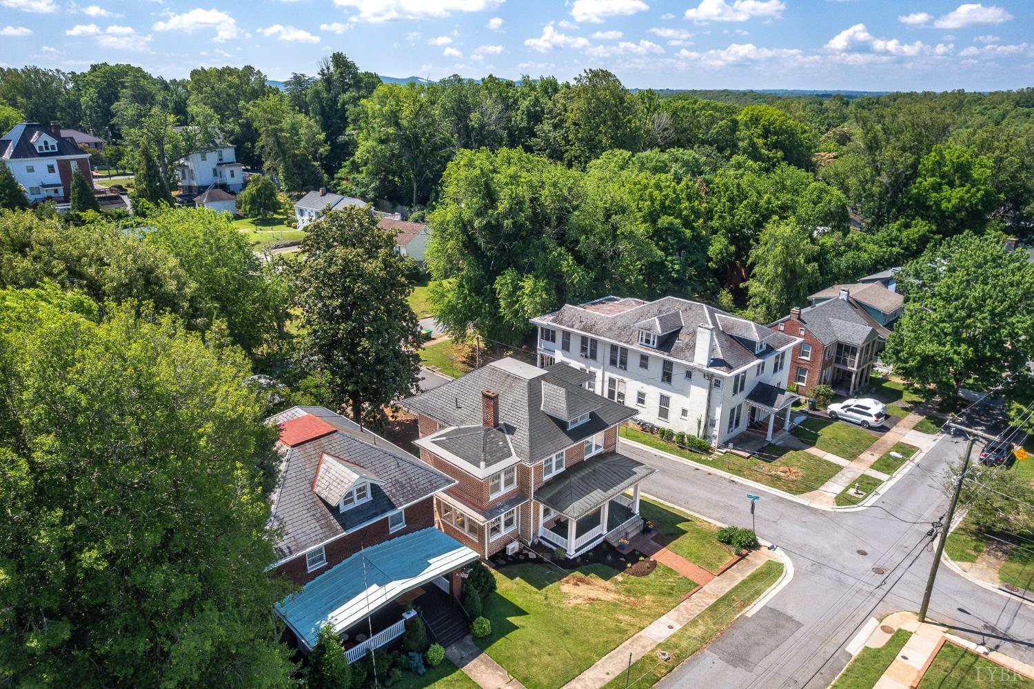 240 Warwick Lane