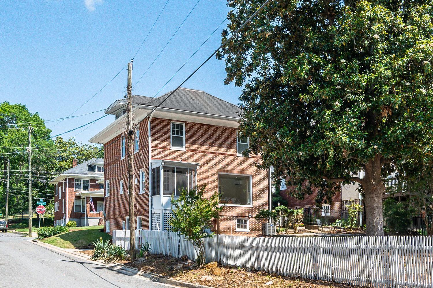 240 Warwick Lane