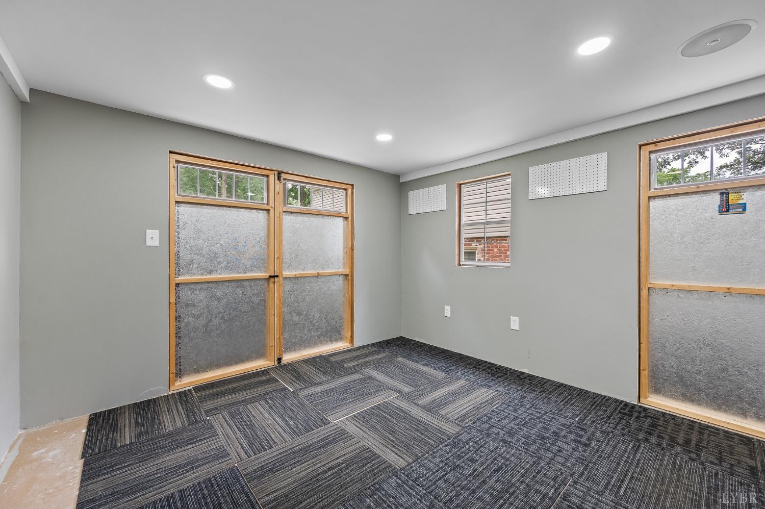 3004 Ravenwood Drive