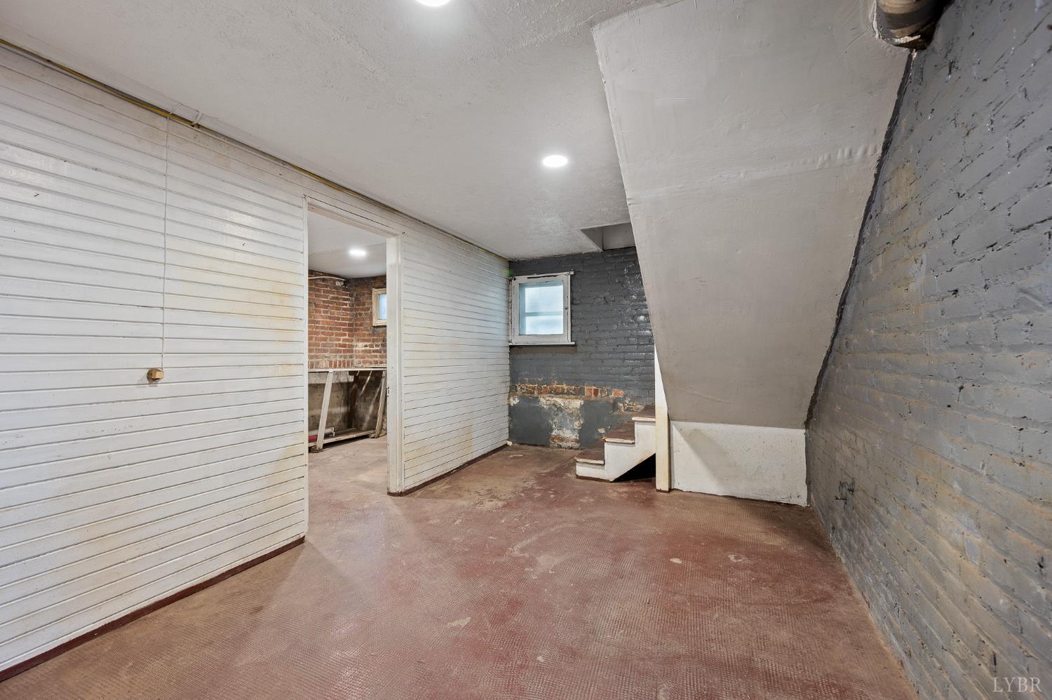 824 Floyd Street