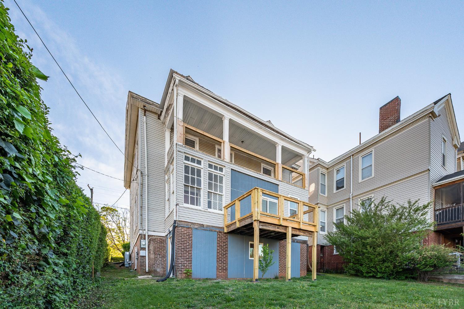 824 Floyd Street