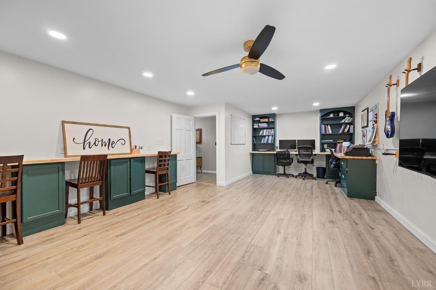 1264 Krise Circle