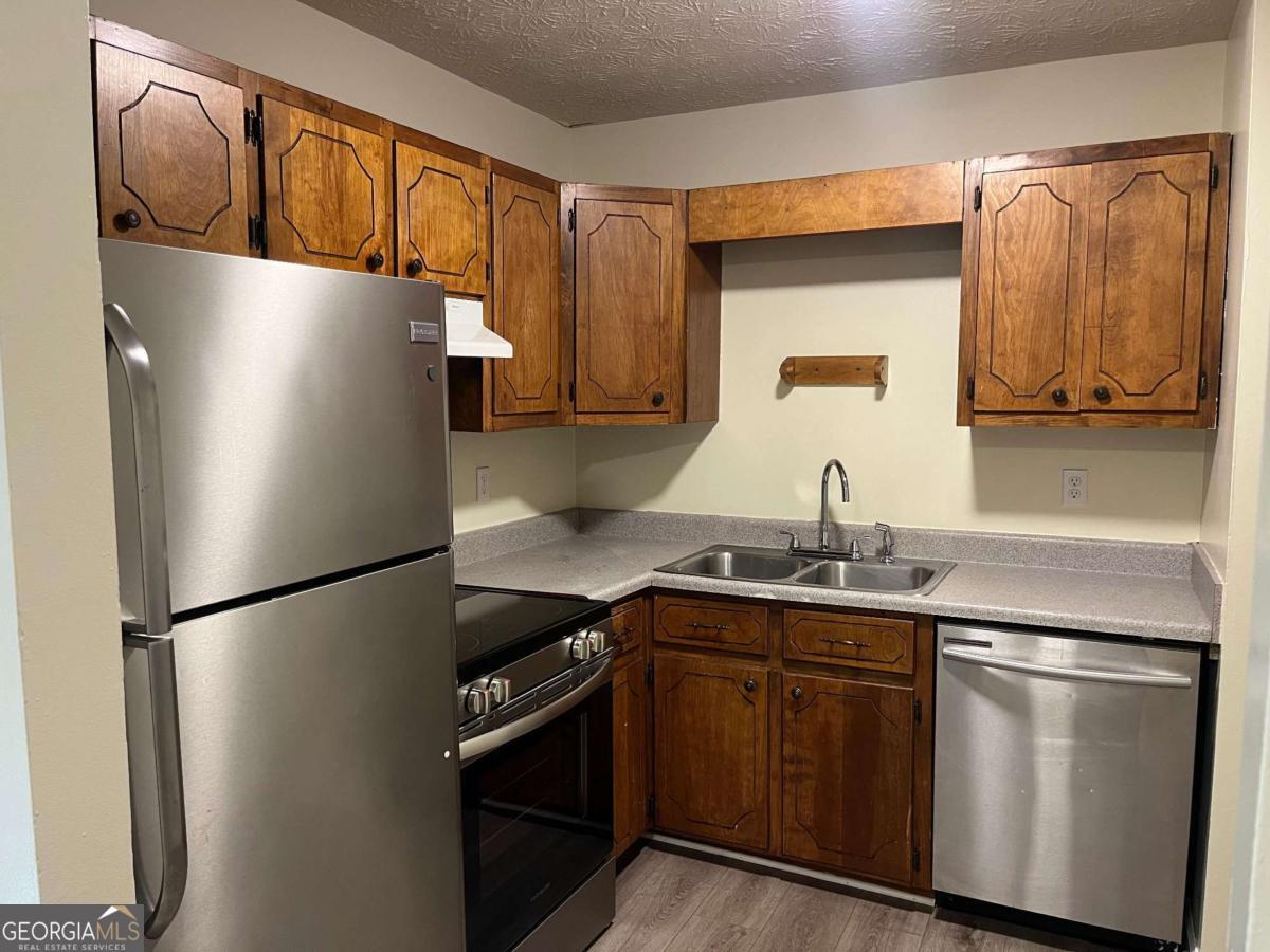 230/232 Rustwood Drive