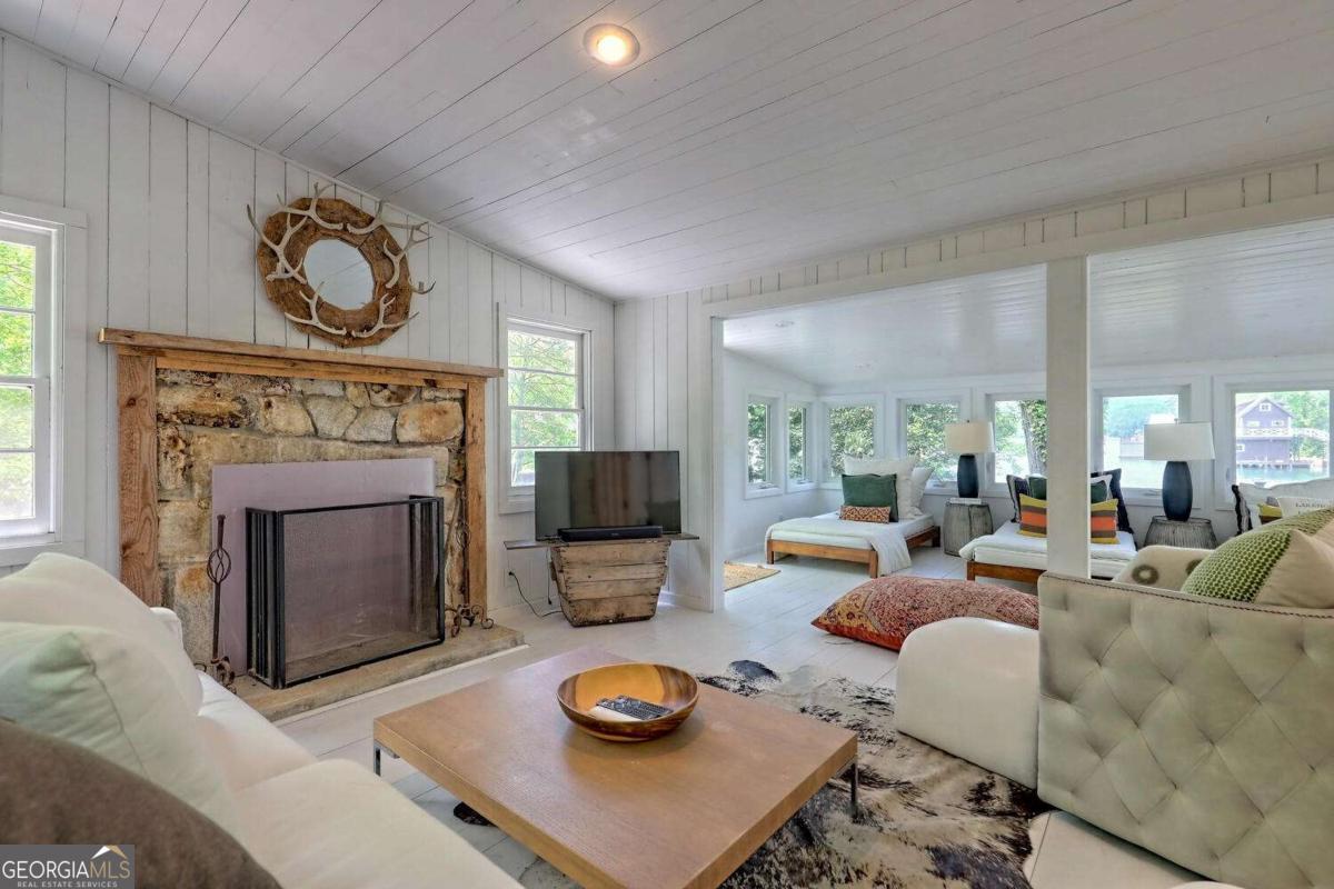 89 Arkansas Lane