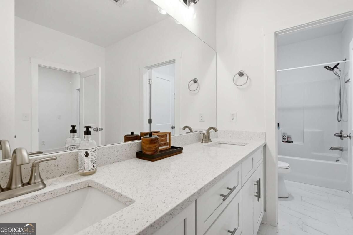 2049 Chestnut Oak Trail