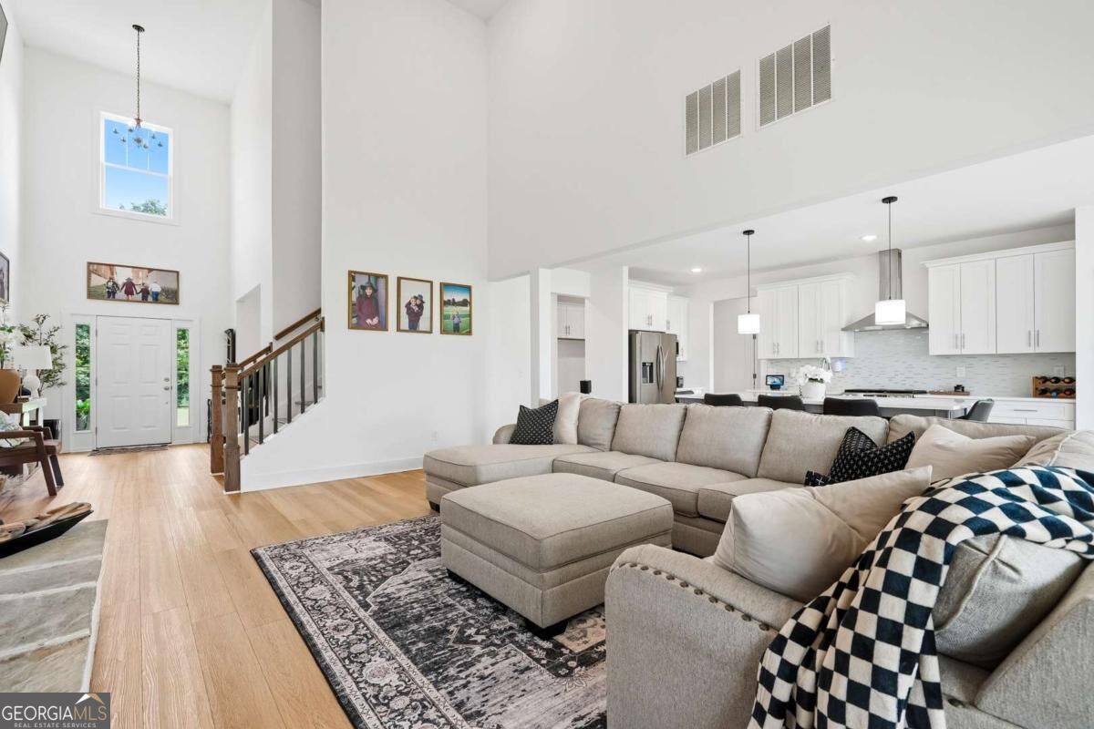 2049 Chestnut Oak Trail