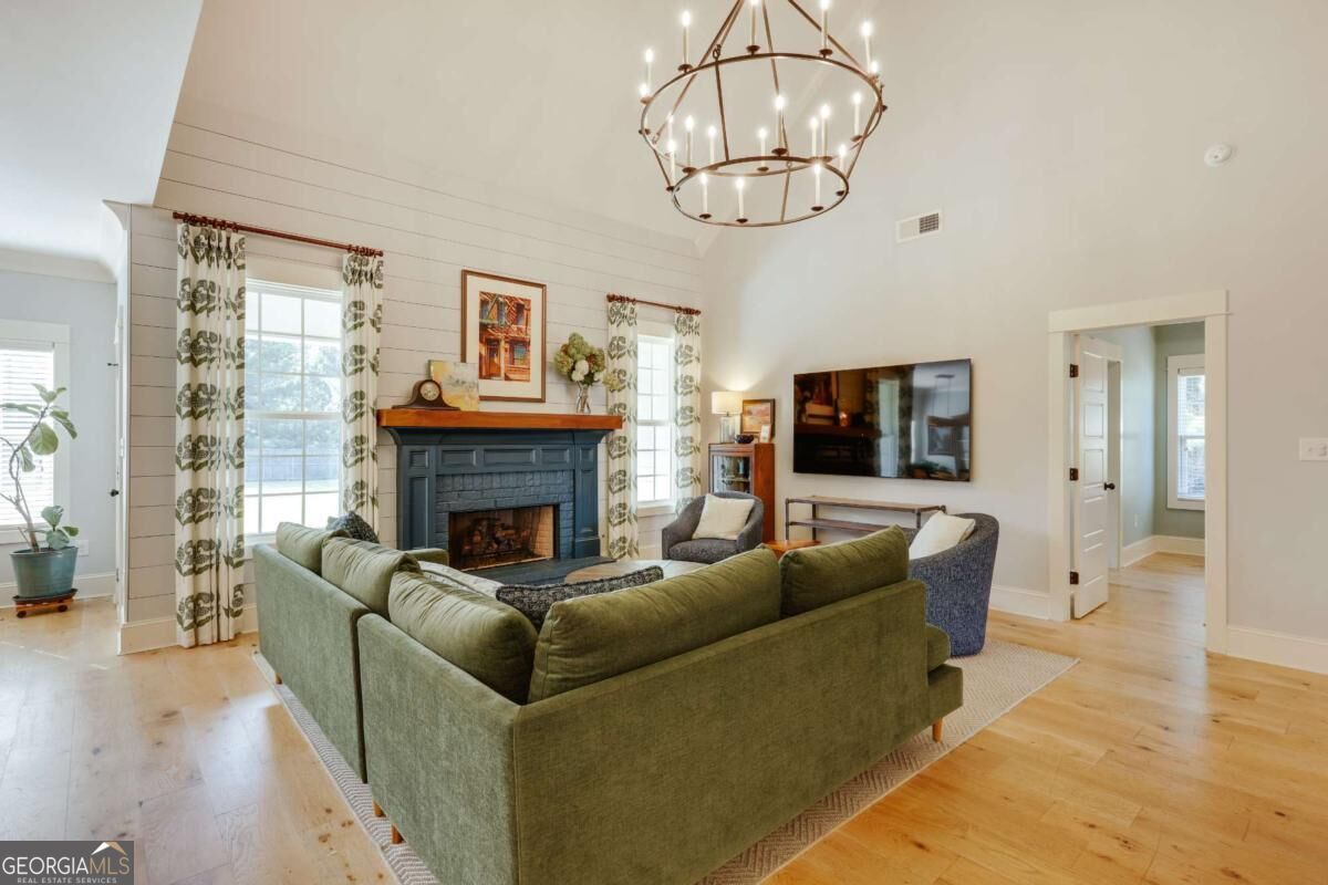 1554 Morningside Way