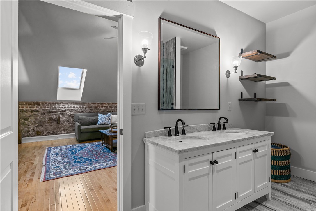 426 Spring Street 203