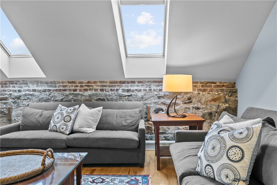 426 Spring Street 203