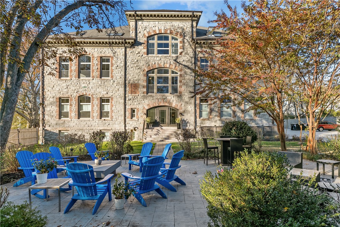 426 Spring Street 203