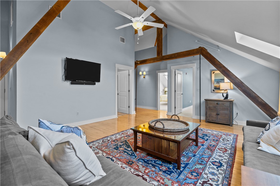 426 Spring Street 203