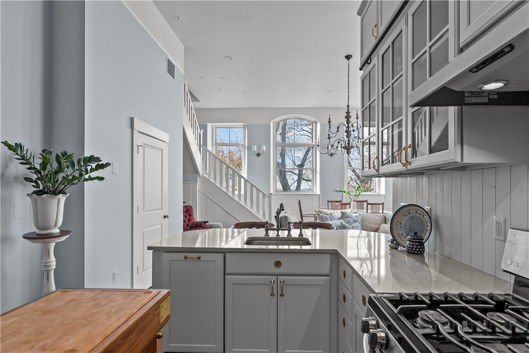 426 Spring Street 203