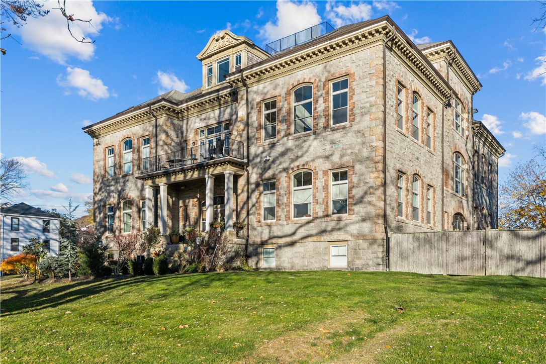 426 Spring Street 203