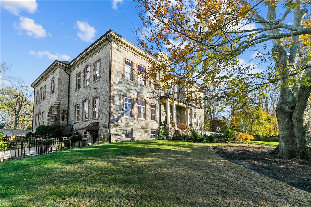 426 Spring Street 203