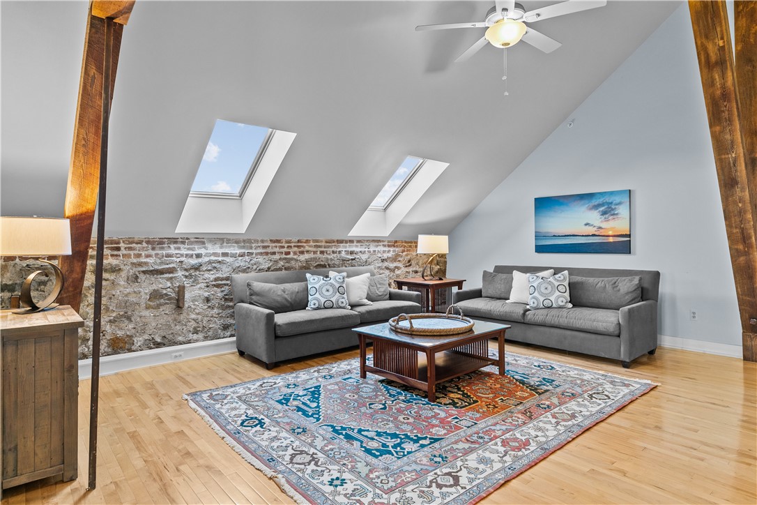 426 Spring Street 203